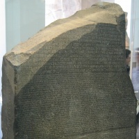 Egyptské hieroglyfy a Rosettská deska