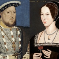 Proč skončily dvě z šesti žen Jindřich VIII. na popravčím špalku?