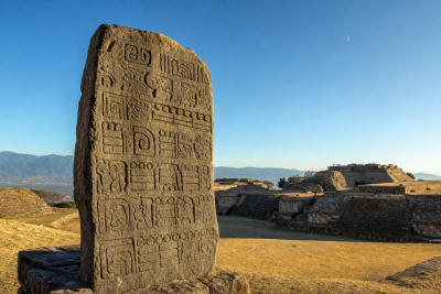 Zapotécký kalendář z Monte Albán. O 857 let starší než mayské záznamy