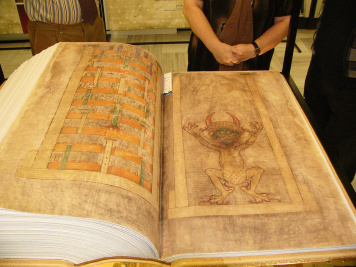 Ďáblova bible váží 75 kg. Autor ji psal celý život