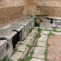 Jak vypadaly záchody v antickém Římě?
