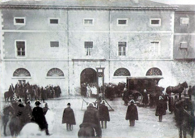 Veřejná poprava gilotinou v Lons-le-Saunier , 1897.