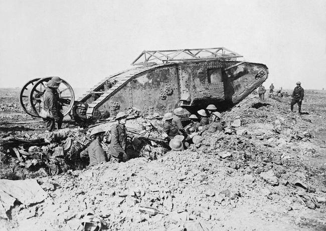 Britský tank Mark I 25. září 1916.