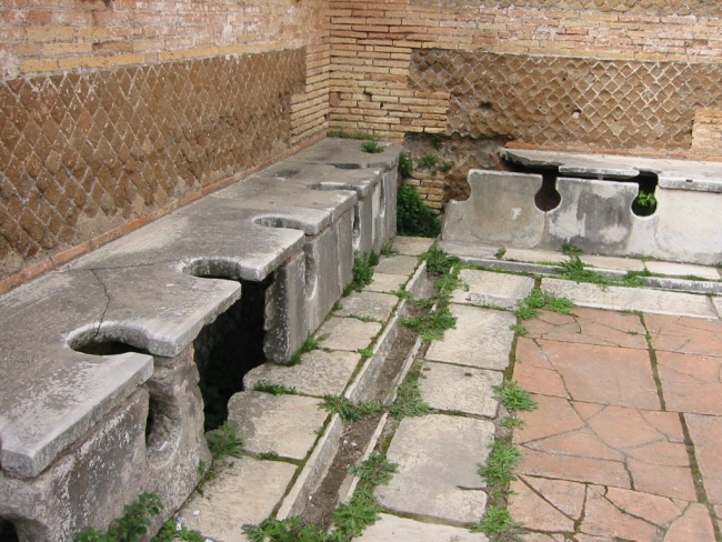 Římské veřejné toalety, Ostia Antica.