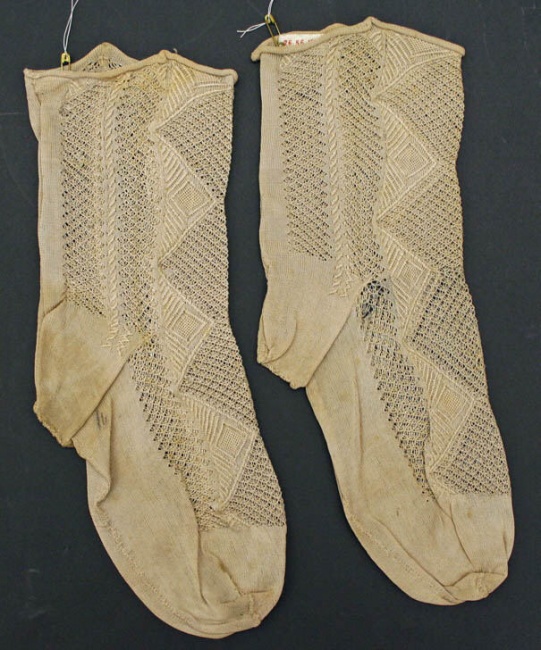 Ponožky z 18. století.