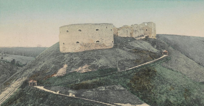 Ruiny pevnosti na fotografii z roku 1914.