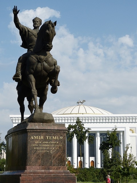 Pomník vojevůdce Tamerlána v Taškentu.