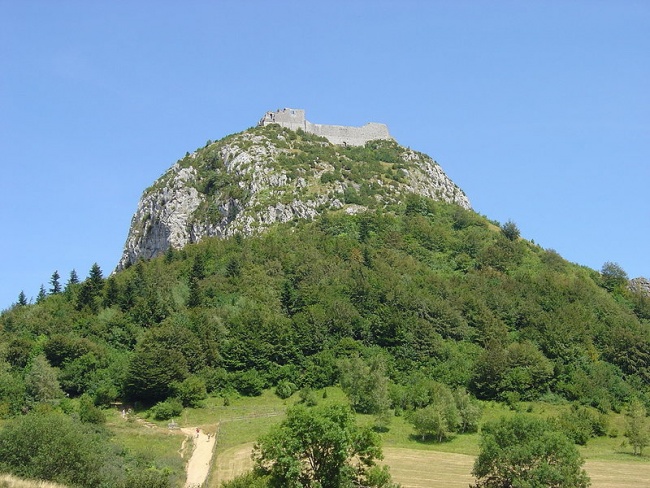 Monsegur - jeden z katarských hradů a jejich poslední bašta.