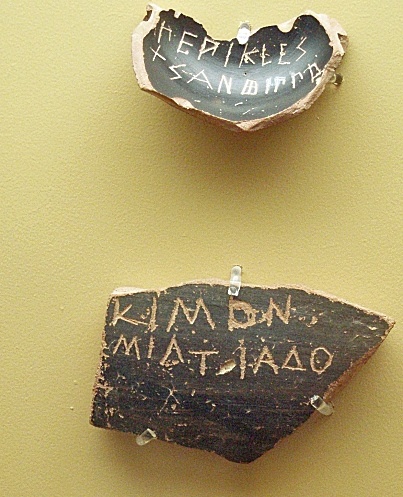Originální řecké ostraky.